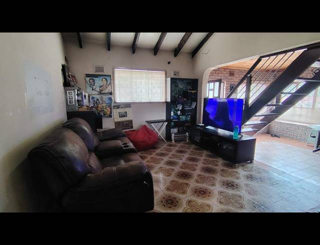 4 BEDROOM HOUSE FOR SALE IN ARENA PARK